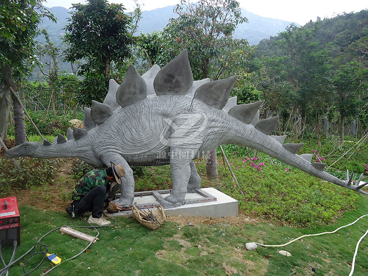 水泥雕塑劍龍制作，水泥恐龍制作